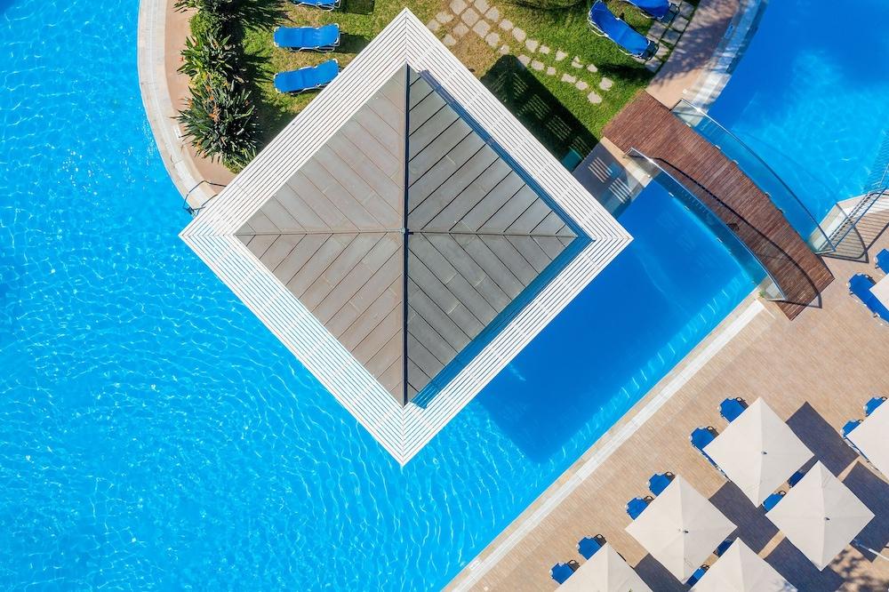 Oceanis Beach Hotel イキソス エクステリア 写真
