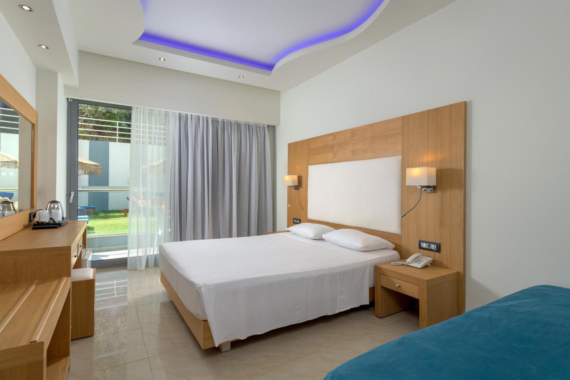 Oceanis Beach Hotel イキソス エクステリア 写真